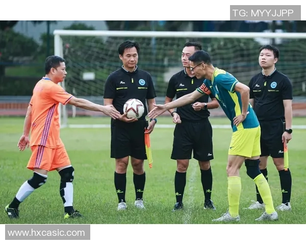 足球校友的荣耀与梦想：从校园到职业赛场的奋斗历程与心路历程